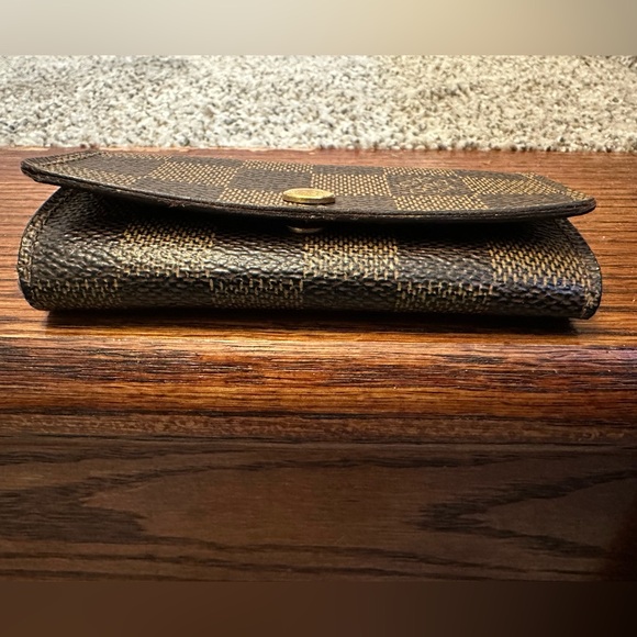 LV Key Chain Holder - Picture 6 of 8